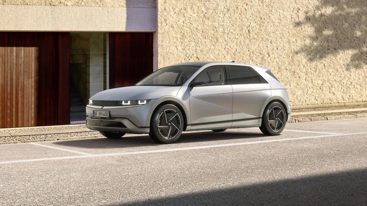 Hyundai rinnova la IONIQ 5: ecco il Model Year 2027 con batteria fino a 84 kWh