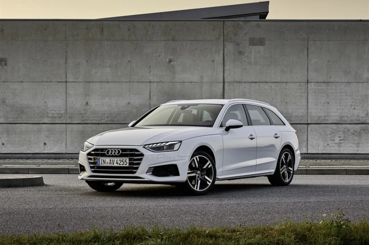 Audi A4 Avant g-tron 2020: immagini ufficiali