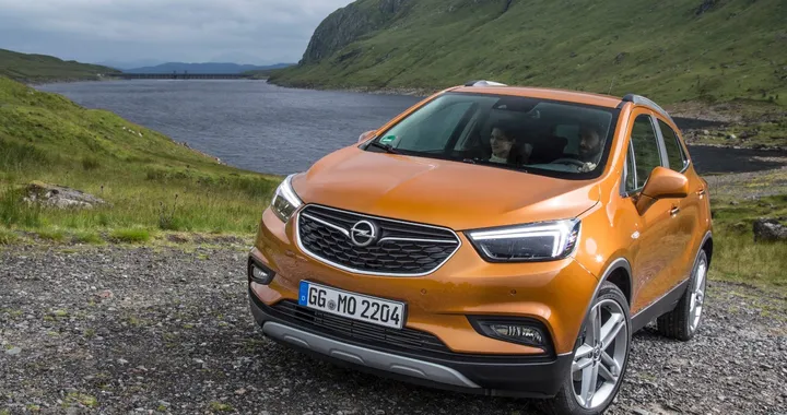 Opel Mokka X, il suv cambia faccia
