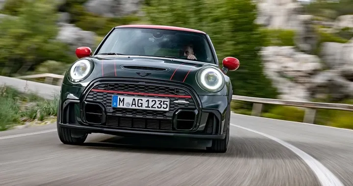 Mini John Cooper Works 2021: aggiornamento e dotazioni