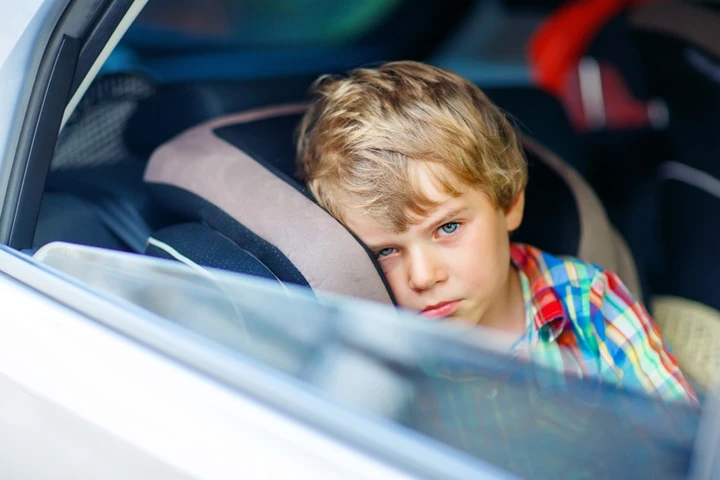 Mal d'auto nei bambini: come prevenirlo e curarlo