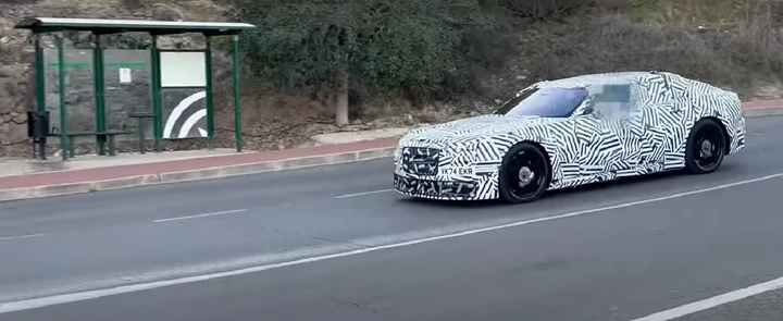 Jaguar Type 00, paparazzata sulle strade della Spagna [VIDEO]
