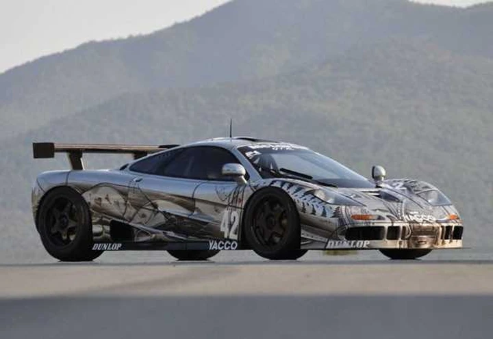 McLaren F1 GTR d'artista all'asta