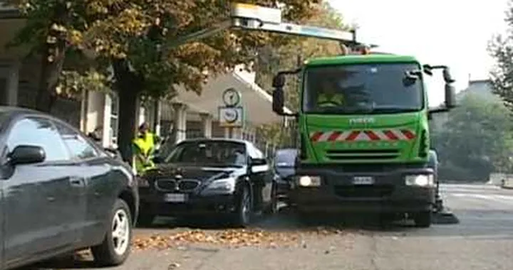 Così si spazzano le strade senza spostare le auto