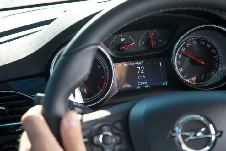 Opel: il Cruise Control Adattivo spiegato in un video