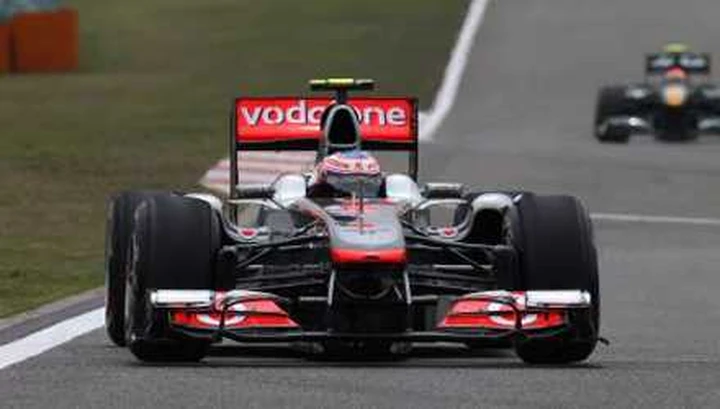 F1, Cina: Hamilton beffa tutti, male la Ferrari