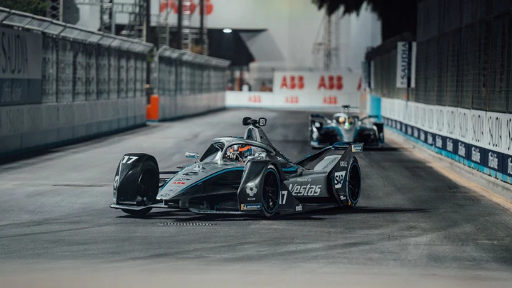Formula E: due Mercedes ai primi due posti in Gara1 ad Ad Diriyah