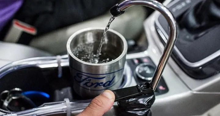 Bere l’acqua del condizionatore di bordo: secondo Ford si può