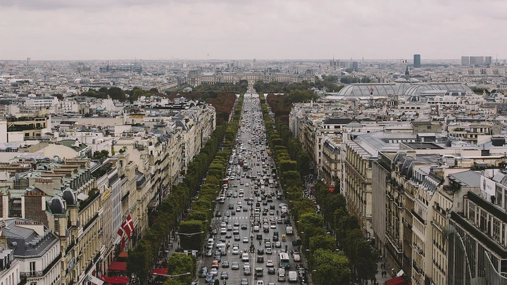 Francia: solo auto elettriche entro il 2040