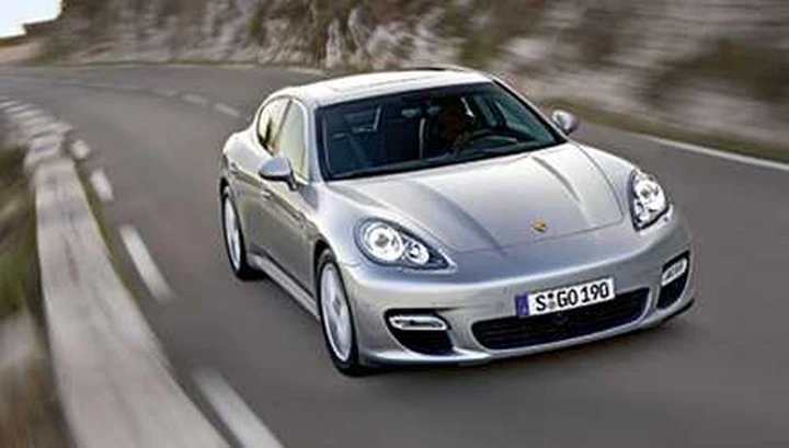 La Porsche Panamera Turbo è la berlina più veloce del Nurburgring