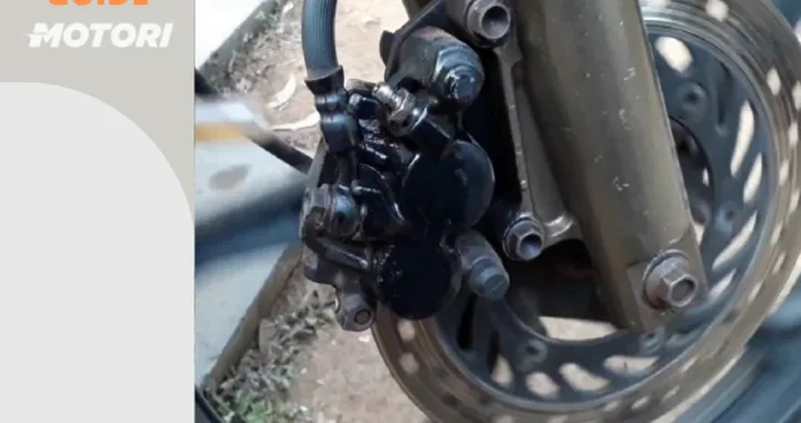 Freni a disco moto: blocco, costo sostituzione, come sgrassarli