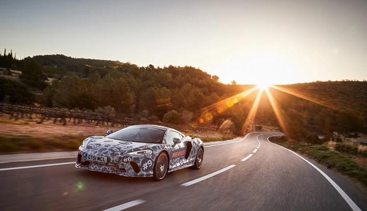 McLaren: proseguono i collaudi della Grand Tourer