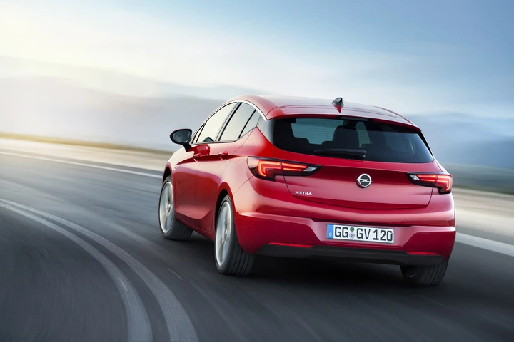 Nuova Opel Astra: foto ufficiali inedite
