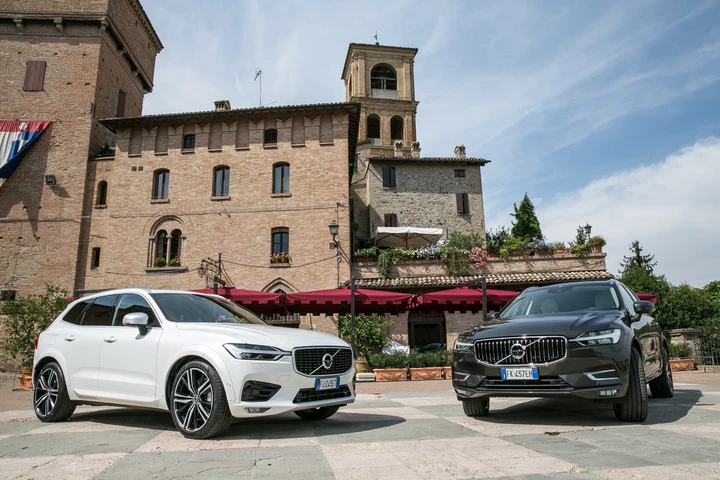 Volvo XC60: immagini del primo contatto