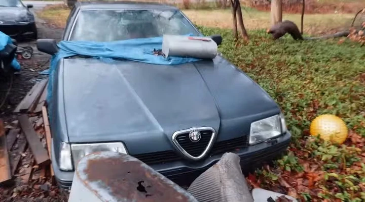 Alfa Romeo e altre auto abbandonate in un villa misteriosa negli USA