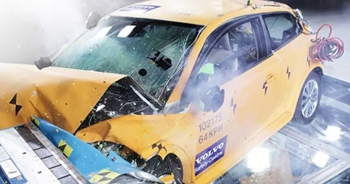 Da Volvo il primo crash test per auto elettriche