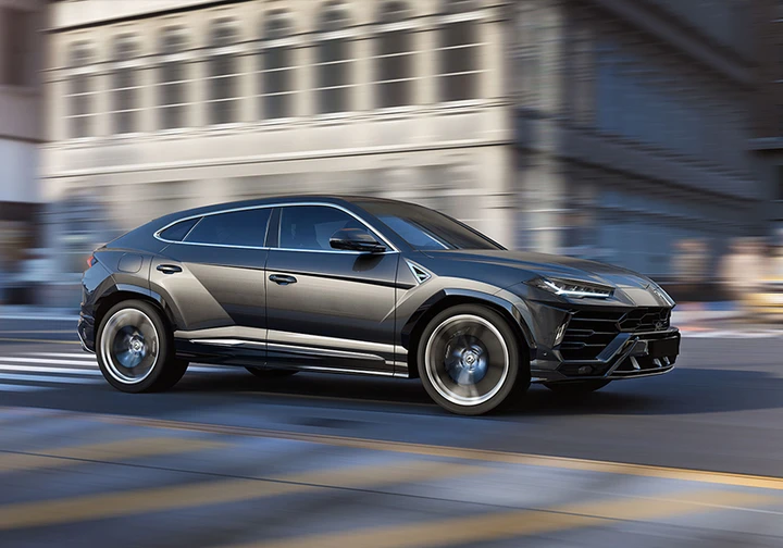 Lamborghini Urus: l'ibrido plug-in resta, l'elettrico aspetta