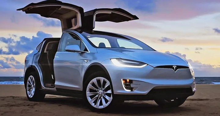 Tesla: arriva l’aggiornamento numero 9 del sistema operativo