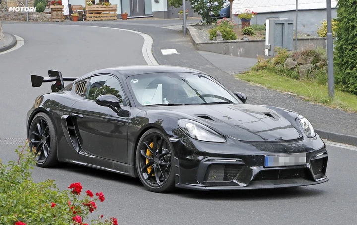 Porsche Cayman 718 GT4 RS: le foto spia