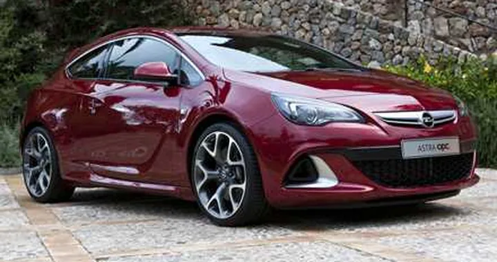 Opel Astra OPC: vista in anteprima