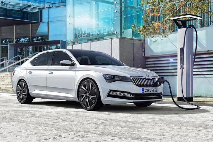 Skoda Superb iV: immagini ufficiali
