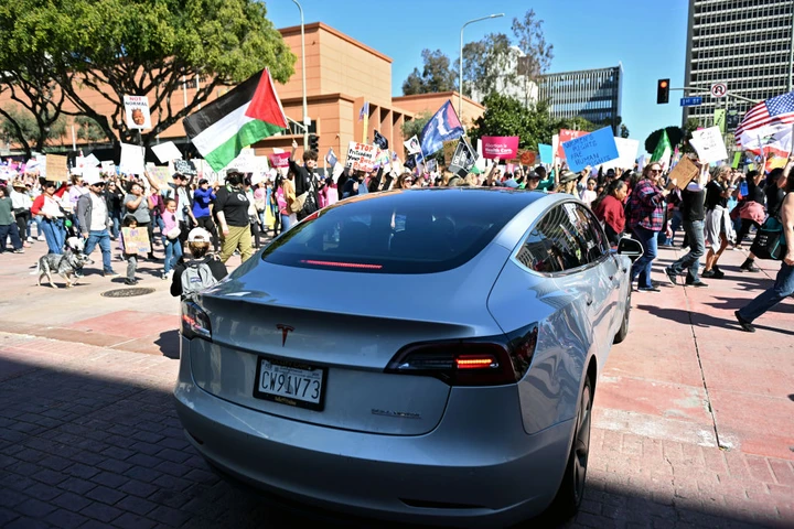 Tesla e il suo fragoroso crollo a Wall Street: il titolo preoccupa