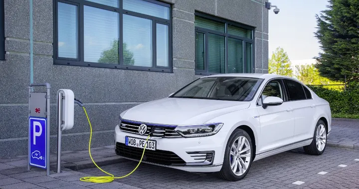 Nuova Volkswagen Passat GTE: ibrida plug-in da 46.500 euro