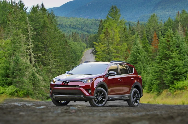 Toyota RAV4 Adventure: le immagini ufficiali