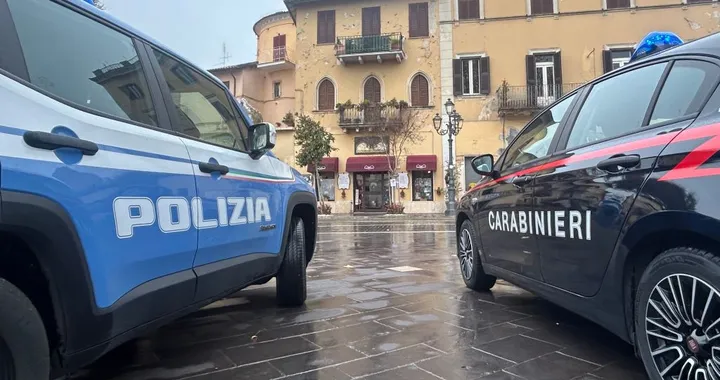 Dà vita a un inseguimento con la Polizia: fermato ubriaco e senza patente