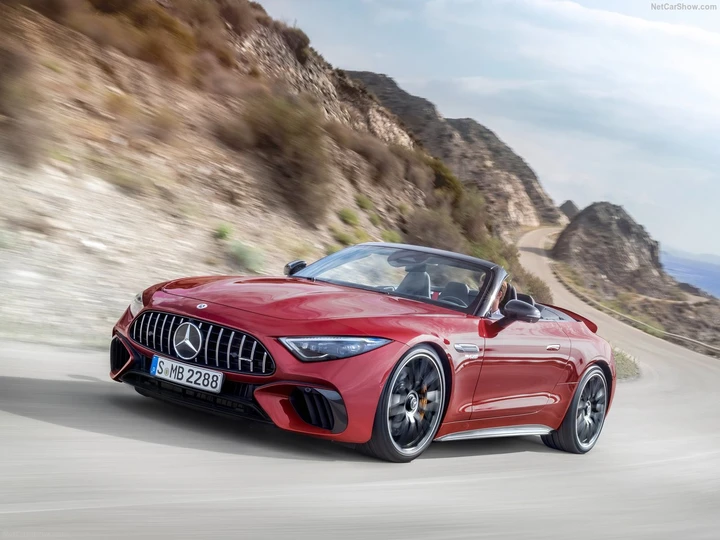 Mercedes-AMG SL: aerodinamica, equipaggiamenti e motorizzazioni