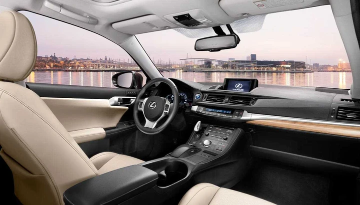 Lexus CT 200h: ecologica fuori e... dentro
