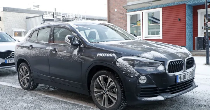 Bmw X2, la versione elettrica spiata durante i test