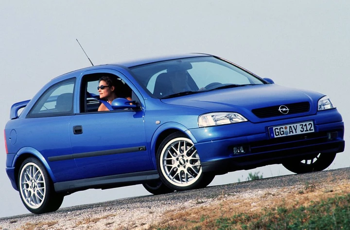 Opel: le sportive Opc festeggiano 15 anni
