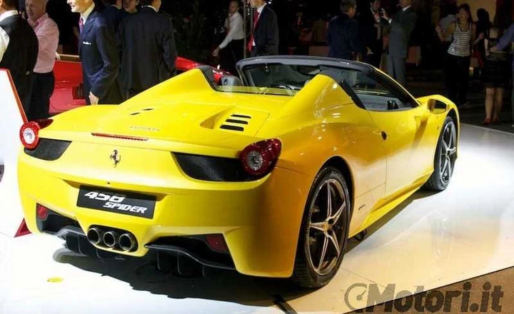 Ferrari 458 Spider, il debutto a Maranello