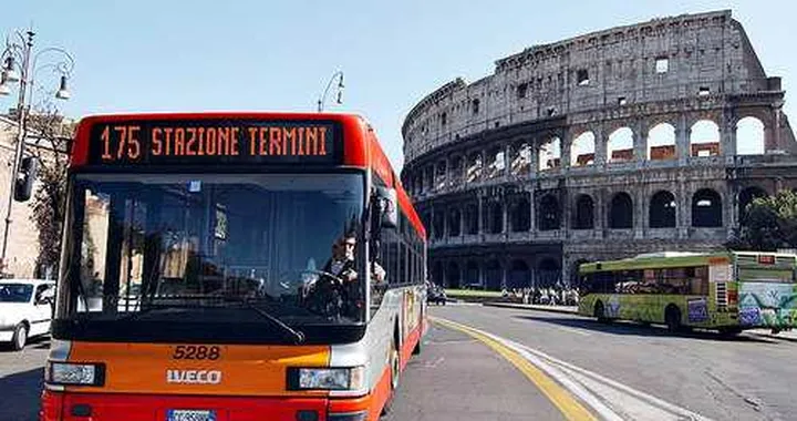 A Roma i biglietti dell'autobus con un sms