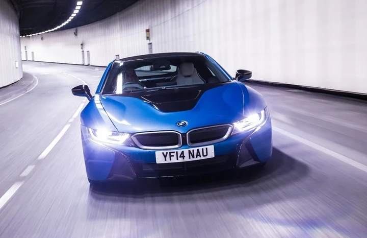 BMW i8: in arrivo la versione Spyder