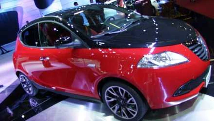 Lancia Ypsilon Black and Red