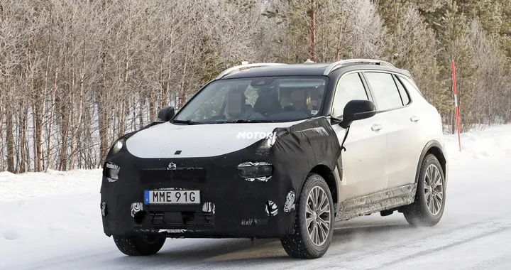Lynk & Co 01: foto spia del restyling