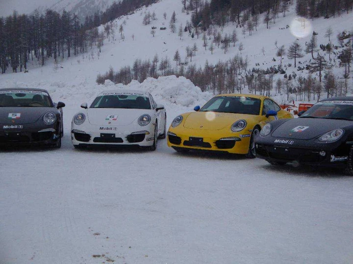 Porsche 911 S: test sul ghiaccio