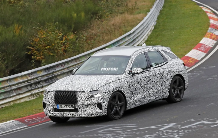 Genesis GV70: le foto spia