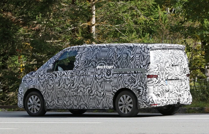 Volkswagen T7, il nuovo Bulli spiato durante i test