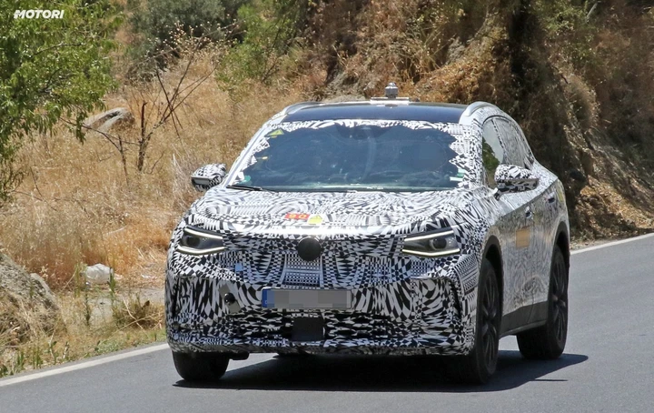 Volkswagen ID Crozz, le prime foto spia del SUV elettrico