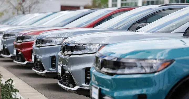 La UE allenta la presa: emissioni CO2 più flessibili per salvare Stellantis e VW?