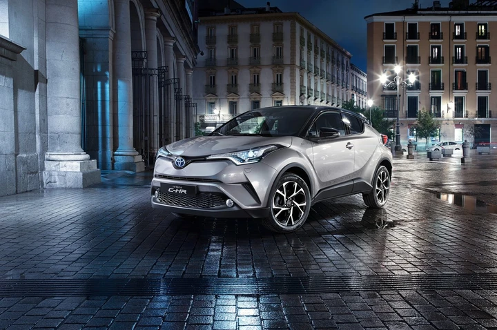 Toyota C-HR, le immagini ufficiali