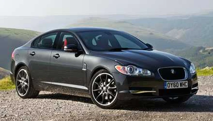 Jaguar XF Black Pack: più cattiva con 1.000 euro