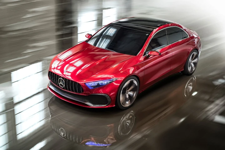 Mercedes Concept A Sedan: prime immagini ufficiali