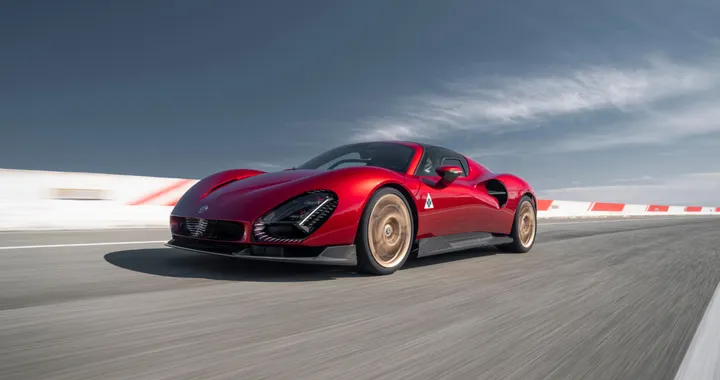 Alfa Romeo 33 Stradale, come va su strada: la prova degli specialisti