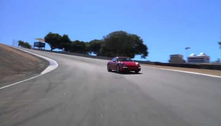 Nuova Porsche 911 in pista a Laguna Seca