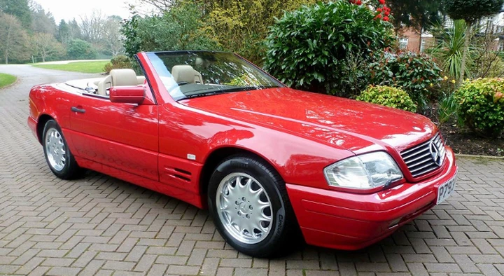 Mercedes abbandonata per 20 anni: il motivo è assurdo