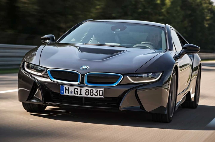 Bmw i8, nuove foto ufficiali